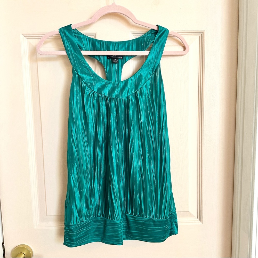 Teal iz byer tank